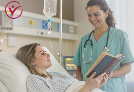 Пациент принимает капельницу